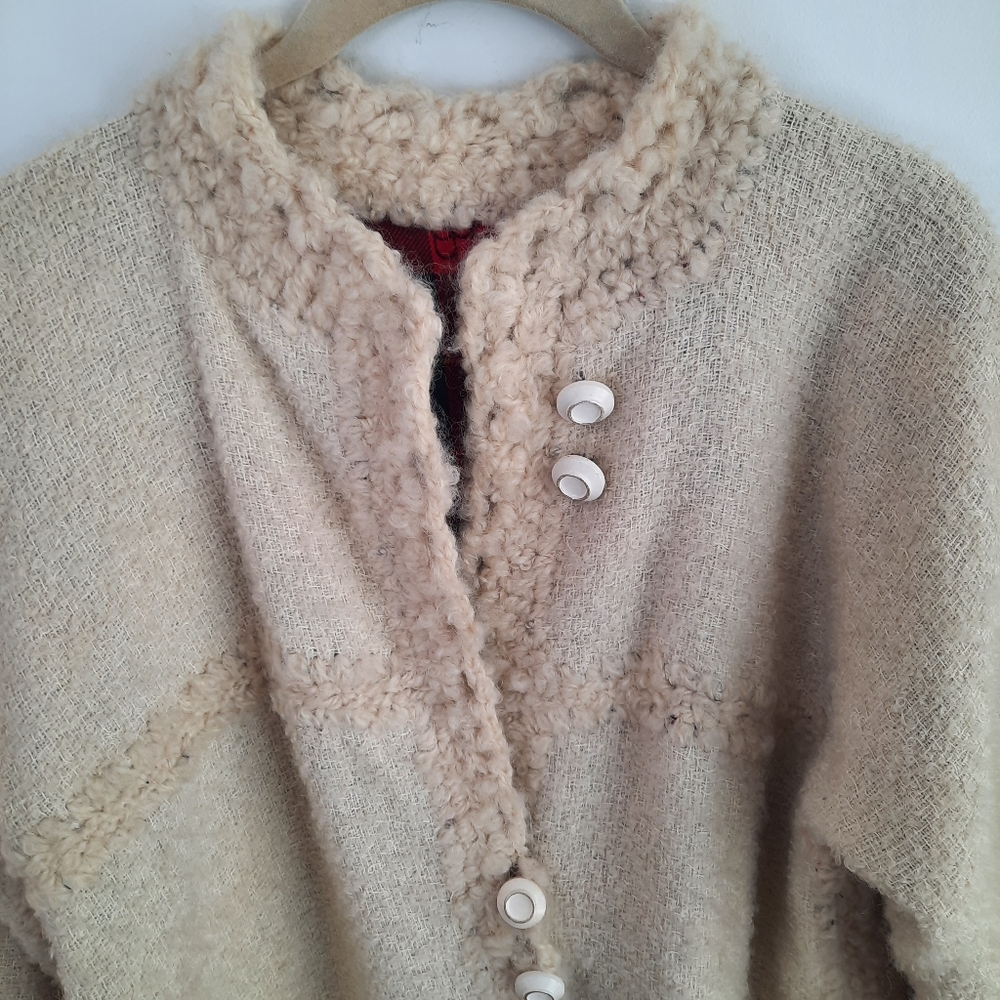 VINTAGE Cream Sherpa/Boucle Long COAT with Tartan Plaid Lining - Button Front - Picture 3 of 13